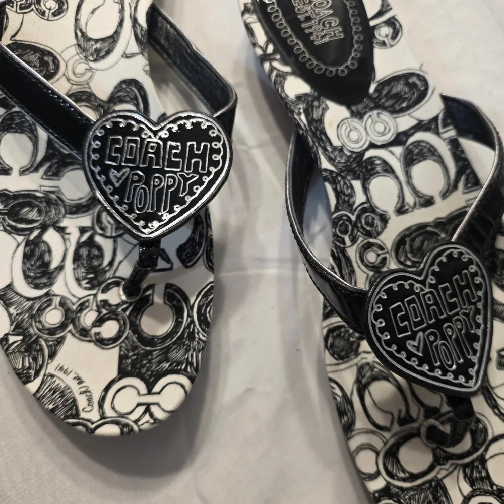 Coach Poppy Thong Sandals Womens 11 Black White Flip Flops Heart Logo Graphic